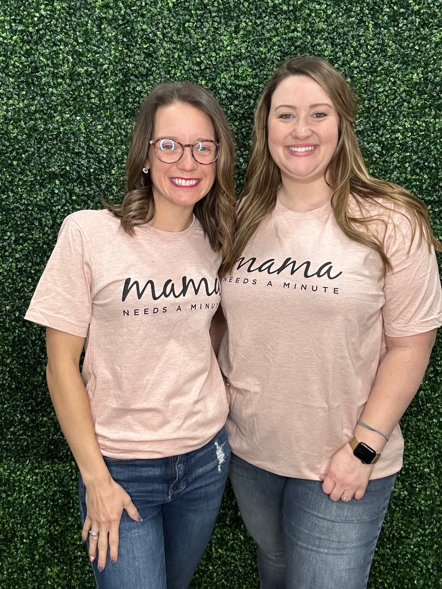 MAMA NEEDS A MINUTE T