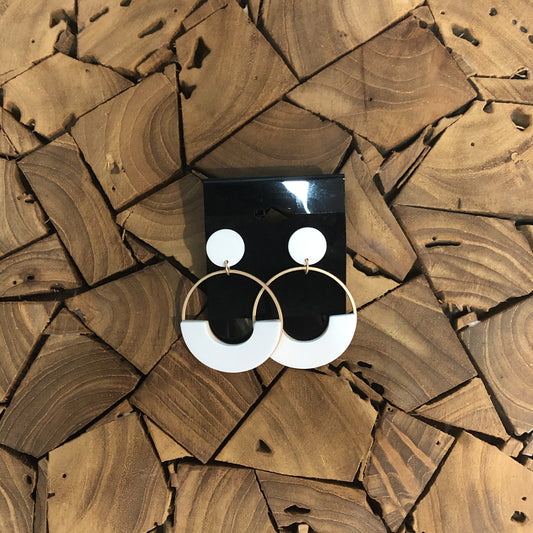 Gold & White Circle Stud Earring