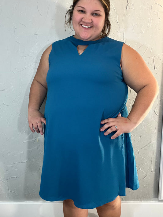 Sleeveless Keyhole Shift Dress