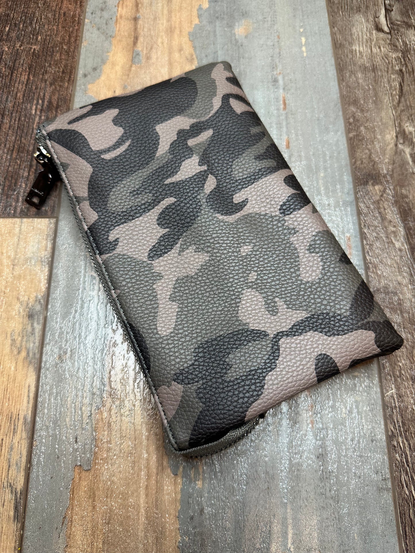 3-IN-1 CROSSBODY/WRISTLET/WALLET