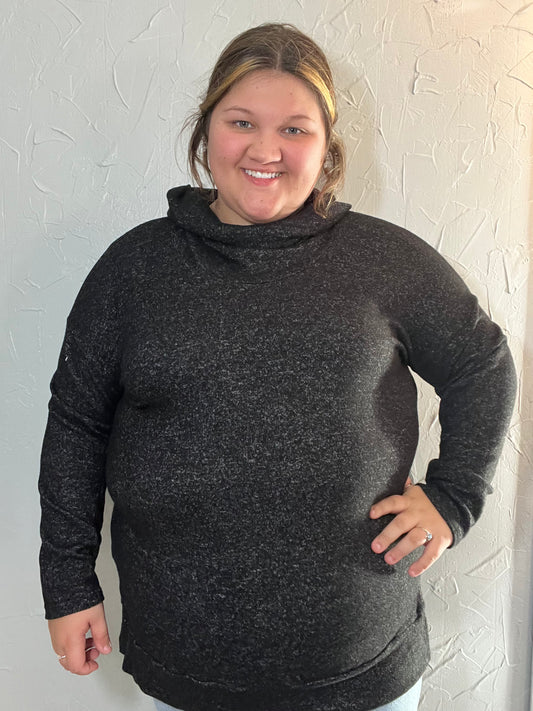 BLACK BUNCHED HOODIE