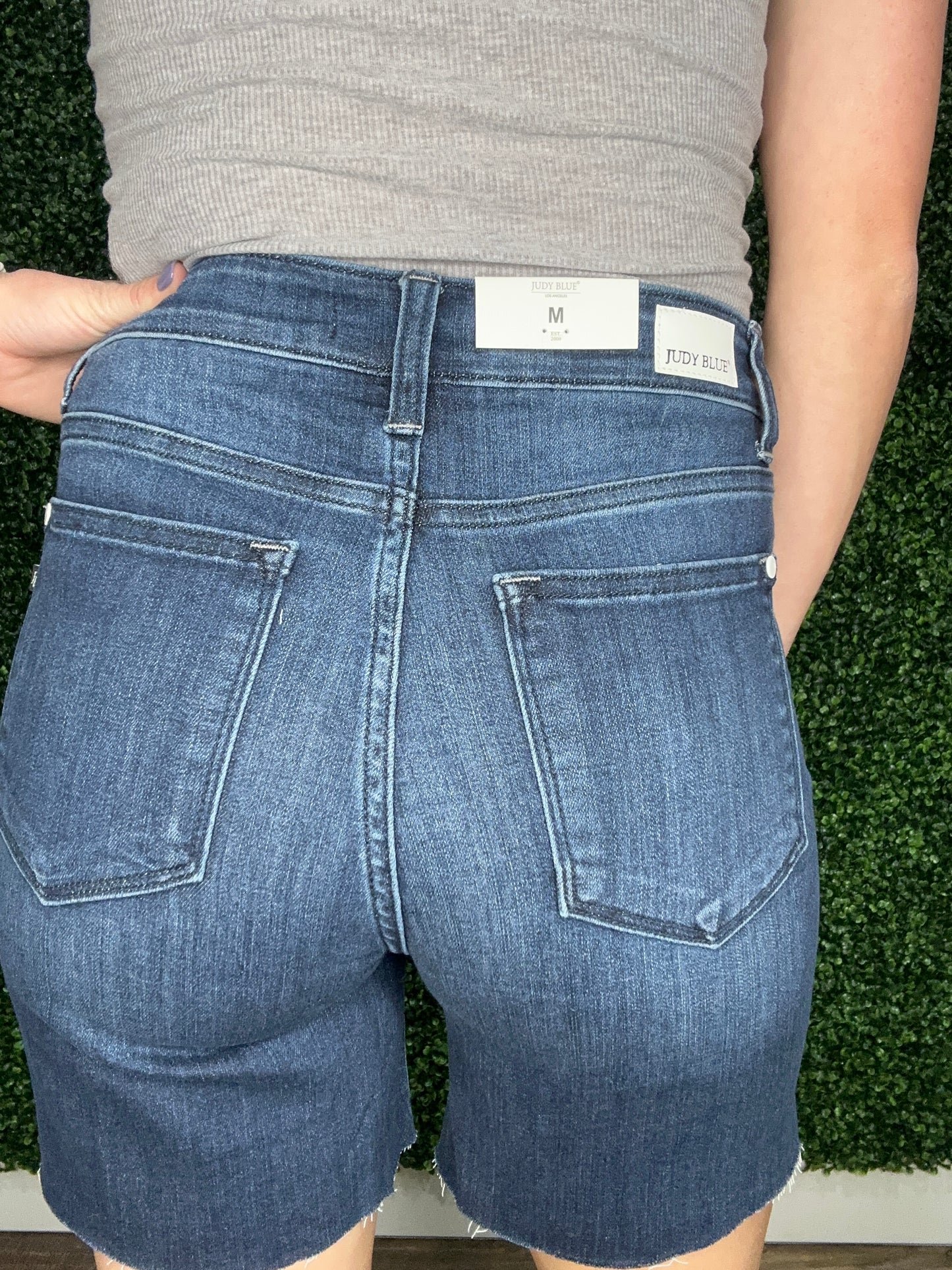 JB15258-MIDLENGTH SHORTS