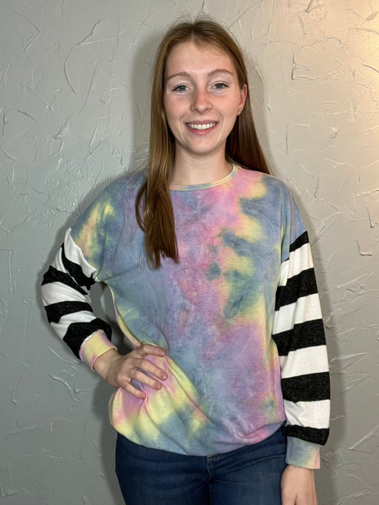 TIE DYE STRIPE SLEEVE